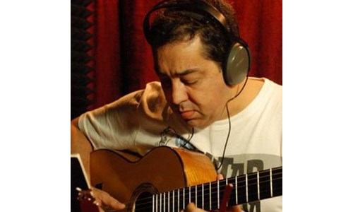 ERDEM SÖKMEN  (GİTAR)